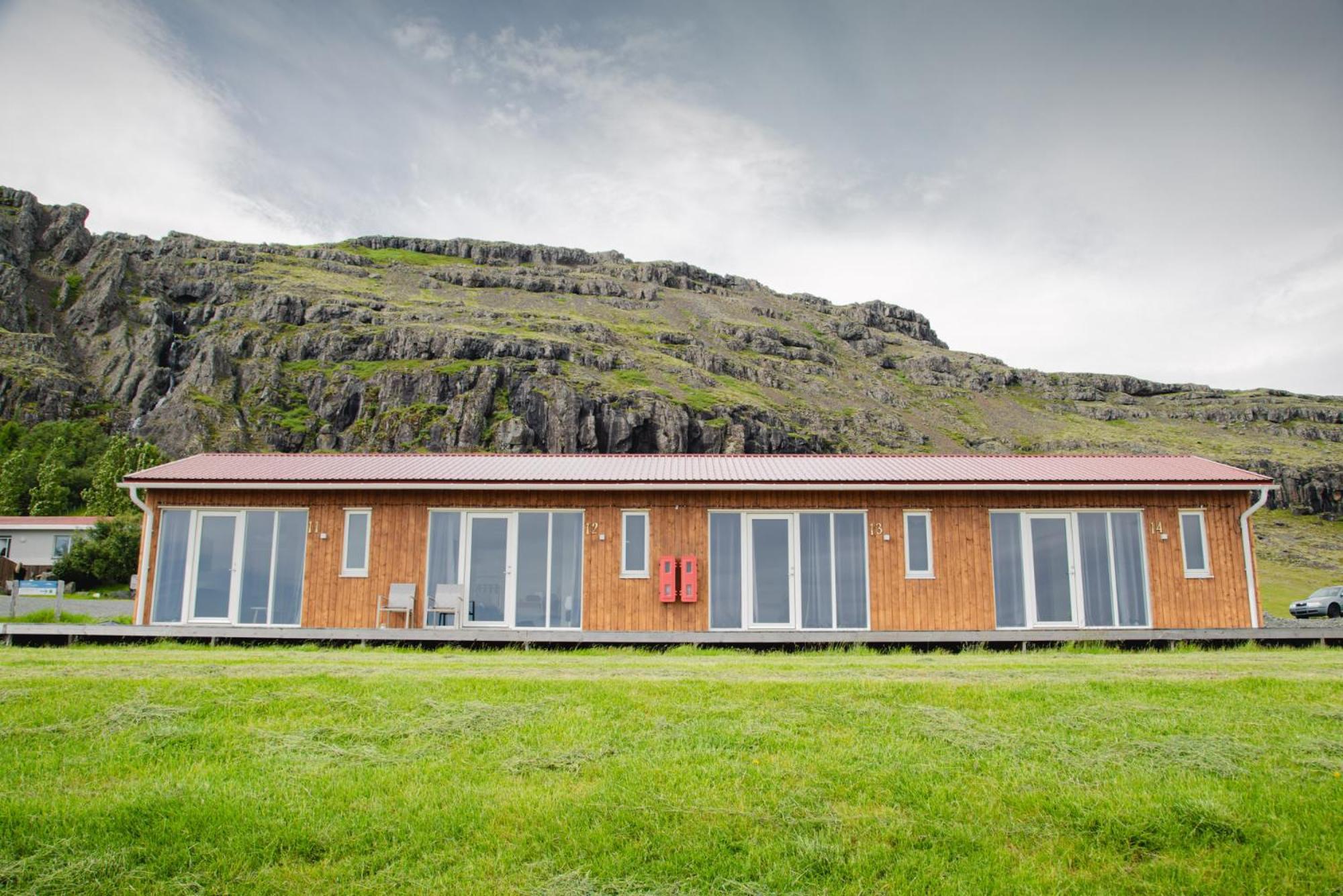 Guesthouse Skalafell Bagian luar foto